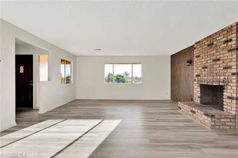 Living - 9393 Juniper St, Apple Valley, CA 92308 photo 2 of 6
