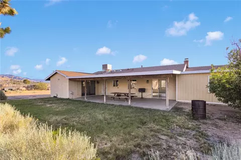 Exterior - 9393 Juniper St, Apple Valley, CA 92308 photo 5 of 10