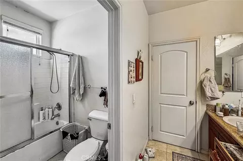 Bath - 19216 Saguaro Way, Apple Valley, CA 92308 photo 1 of 2