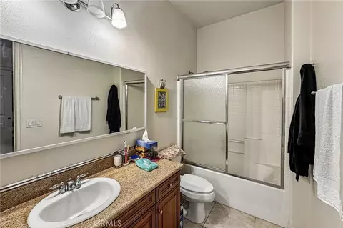 Bath - 19216 Saguaro Way, Apple Valley, CA 92308 photo 2 of 2
