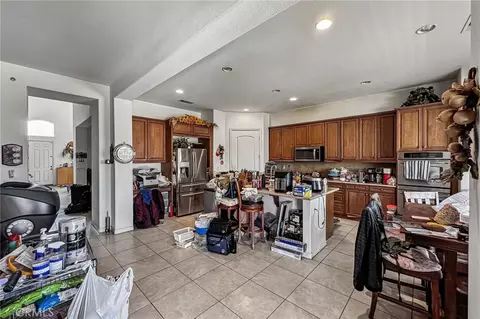 Kitchen - 19216 Saguaro Way, Apple Valley, CA 92308 photo 2 of 2
