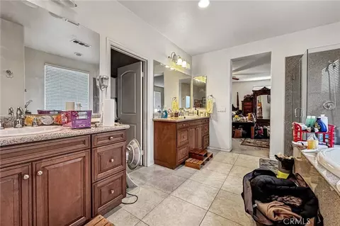 Entry Way - 19216 Saguaro Way, Apple Valley, CA 92308 photo 4 of 5