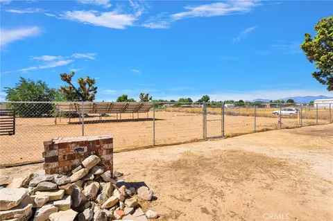Exterior - 15129 Cedar St, Hesperia, CA 92345 photo 5 of 9