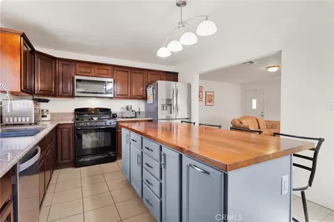 Kitchen - 15129 Cedar St, Hesperia, CA 92345 photo 5 of 5