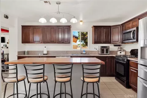 Kitchen - 15129 Cedar St, Hesperia, CA 92345 photo 2 of 5