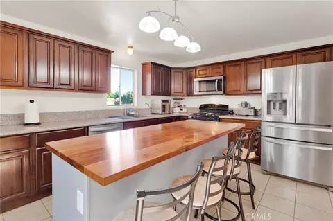 Kitchen - 15129 Cedar St, Hesperia, CA 92345 photo 1 of 5