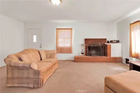 Living - 15129 Cedar St, Hesperia, CA 92345 photo 2 of 3