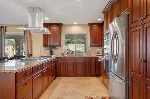 Kitchen - 14231 Tawya, Apple Valley, CA 92307 photo 2 of 2