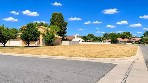 27960 Sunset Ct, Helendale, CA 92342