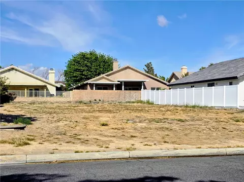 13415 Sea Gull Dr, Victorville, CA 92395