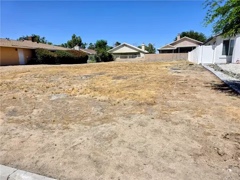 13415 Sea Gull Dr, Victorville, CA 92395