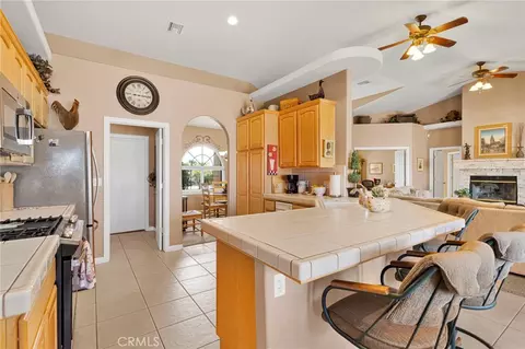 Kitchen - 14128 Rincon, Apple Valley, CA 92307 photo 5 of 5