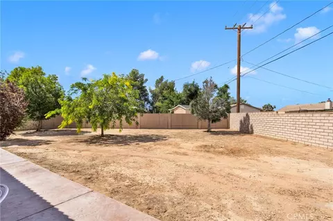 Exterior - 14128 Rincon, Apple Valley, CA 92307 photo 8 of 11