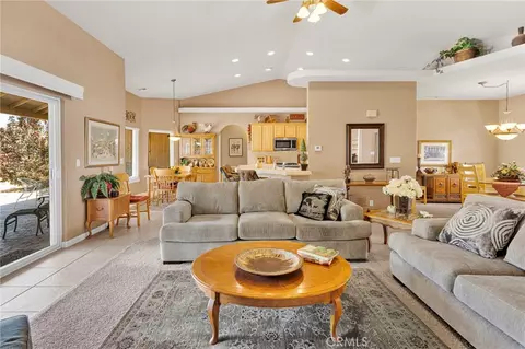 Living - 14128 Rincon, Apple Valley, CA 92307 photo 2 of 7