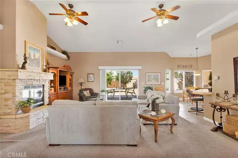 Living - 14128 Rincon, Apple Valley, CA 92307 photo 4 of 7