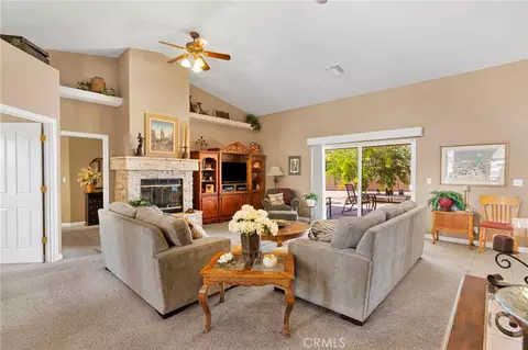 Living - 14128 Rincon, Apple Valley, CA 92307 photo 5 of 7