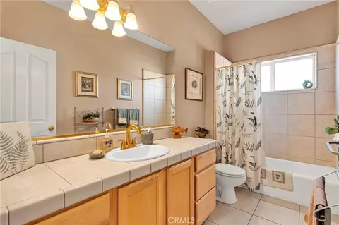 Bath - 14128 Rincon, Apple Valley, CA 92307 photo 4 of 4