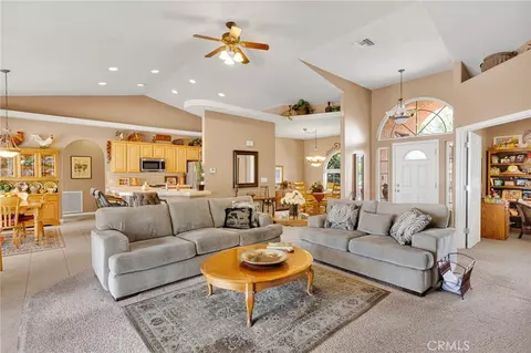 Living - 14128 Rincon, Apple Valley, CA 92307 photo 1 of 7