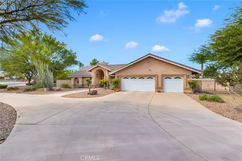 Exterior - 14128 Rincon, Apple Valley, CA 92307 photo 4 of 11