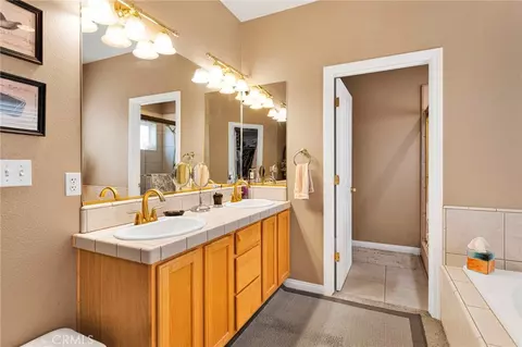 Bath - 14128 Rincon, Apple Valley, CA 92307 photo 2 of 4