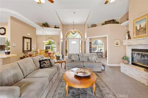 Living - 14128 Rincon, Apple Valley, CA 92307 photo 7 of 7