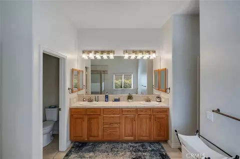 Bath - 19274 Kanbridge St, Apple Valley, CA 92308 photo 2 of 3