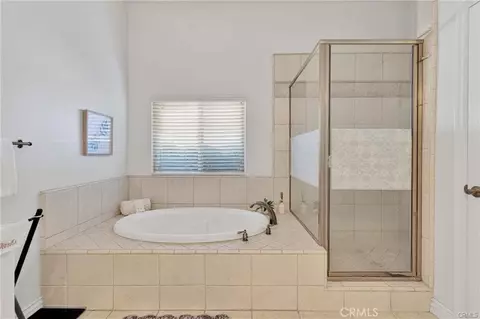 Bath - 19274 Kanbridge St, Apple Valley, CA 92308 photo 1 of 3