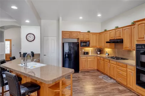 Kitchen - 19274 Kanbridge St, Apple Valley, CA 92308 photo 1 of 2