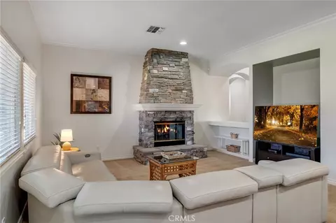 Living - 19274 Kanbridge St, Apple Valley, CA 92308 photo 2 of 3