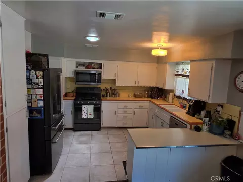 Kitchen - 13033 Chief Joseph, Apple Valley, CA 92308 photo 1 of 1