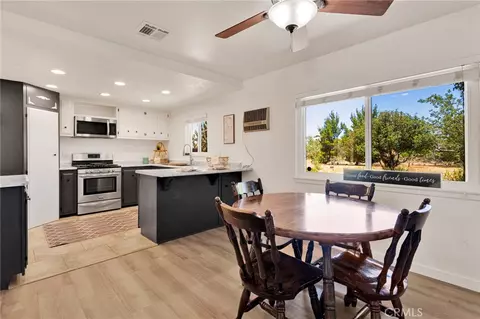 Dining - 31178 Pawnee, Lucerne Valley, CA 92356 photo 4 of 5