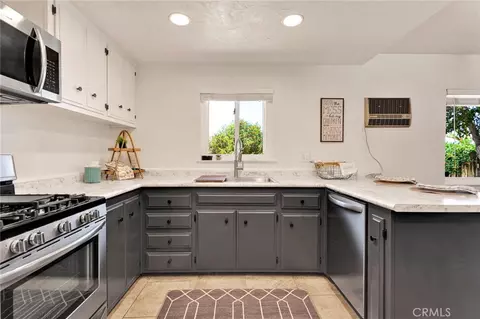 Kitchen - 31178 Pawnee, Lucerne Valley, CA 92356 photo 3 of 4