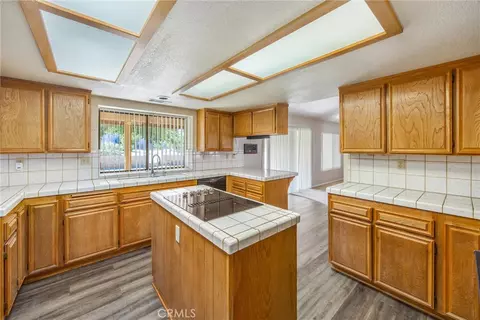 Kitchen - 16466 Tude, Apple Valley, CA 92307 photo 4 of 4