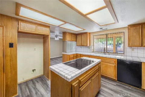 Kitchen - 16466 Tude, Apple Valley, CA 92307 photo 3 of 4