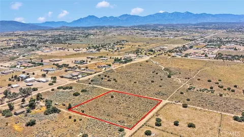 1 Buffalo Rd, Oak Hills, CA 92344