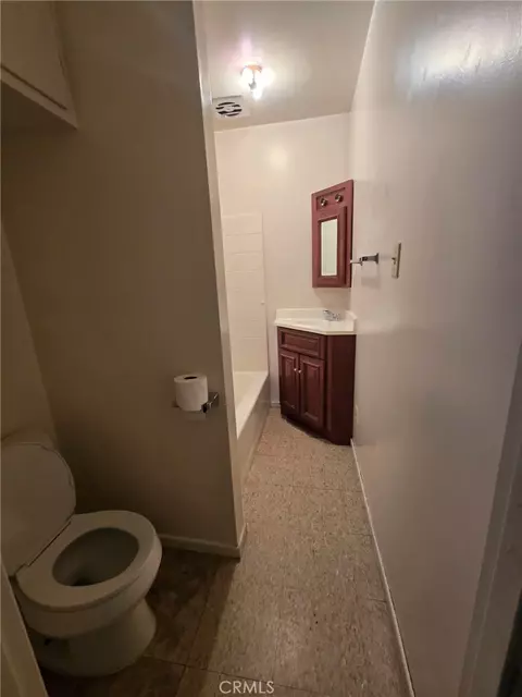 Bath - 25391 Bejoal, Barstow, CA 92311 photo 4 of 6