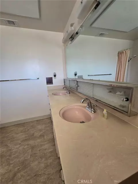 Bath - 25391 Bejoal, Barstow, CA 92311 photo 3 of 6