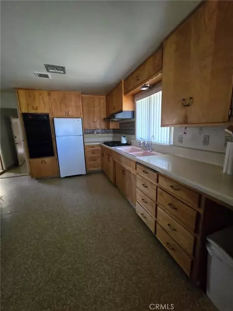 Kitchen - 25391 Bejoal, Barstow, CA 92311 photo 2 of 3