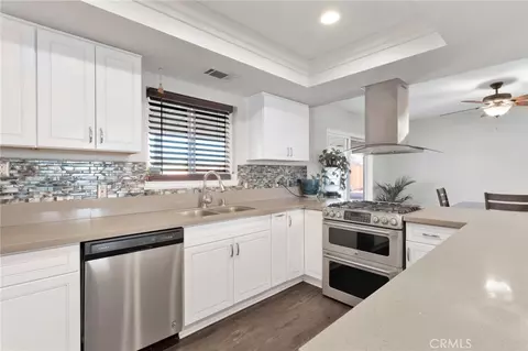 Kitchen - 21330 Ramona, Apple Valley, CA 92307 photo 3 of 4