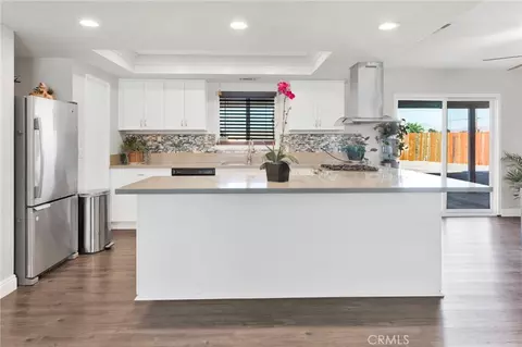 Kitchen - 21330 Ramona, Apple Valley, CA 92307 photo 2 of 4
