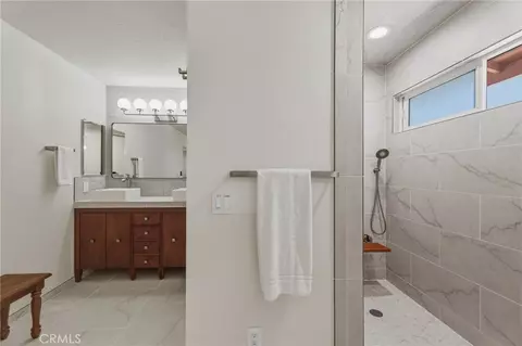 Bath - 16230 Saint Timothy Rd, Apple Valley, CA 92307 photo 3 of 6