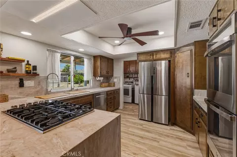 Kitchen - 16230 Saint Timothy Rd, Apple Valley, CA 92307 photo 3 of 5