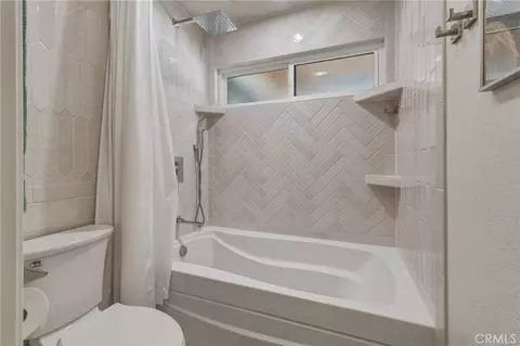 Bath - 16230 Saint Timothy Rd, Apple Valley, CA 92307 photo 6 of 6