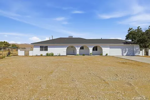 13229 Algonquin Rd, Apple Valley, CA 92308