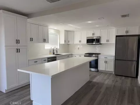 Kitchen - 13839 Rincon, Apple Valley, CA 92307 photo 2 of 5