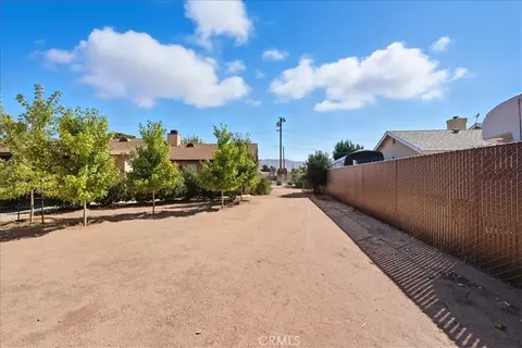 Exterior - 7344 Oxford Ave, Hesperia, CA 92345 photo 13 of 18