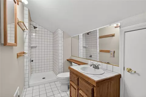 Bath - 5328 Shirley J, Wrightwood, CA 92397 photo 5 of 7
