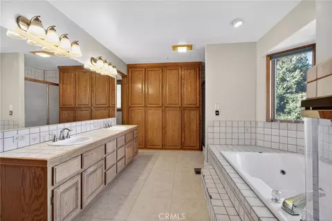 Bath - 5328 Shirley J, Wrightwood, CA 92397 photo 2 of 7