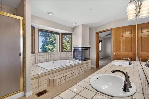 Bath - 5328 Shirley J, Wrightwood, CA 92397 photo 4 of 7