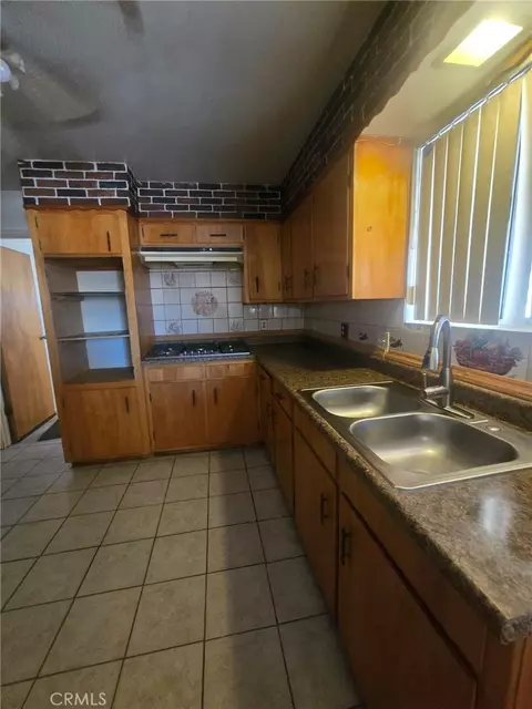 Kitchen - 141 Crooks, Barstow, CA 92311 photo 2 of 2